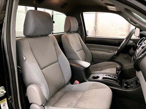 Used 2013 Toyota Tacoma 4x4 Regular Cab image 7