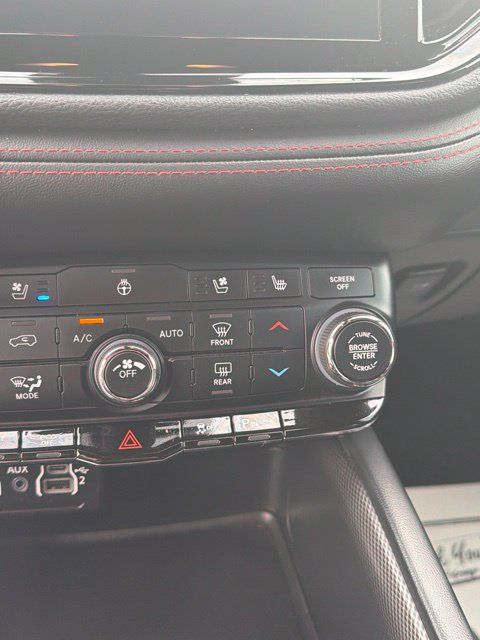 Used 2024 Dodge Durango GT AWD/4WD image 28