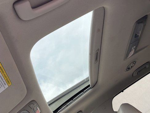 Used 2024 Kia Telluride EX w/ EX Captain's Chair Package image 18