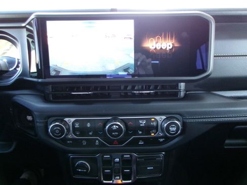 New 2025 Jeep Gladiator Sport w/ Premium Package image 16