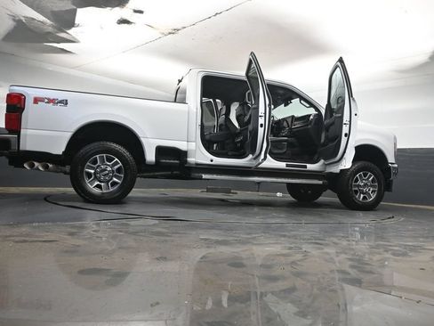 Used 2023 Ford F250 Lariat w/ FX4 Off-Road Package AWD/4WD image 47