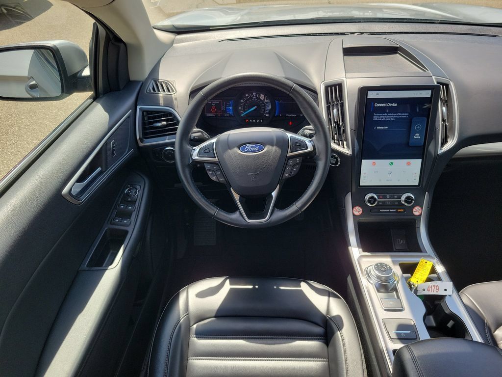 Used 2024 Ford Edge SEL AWD/4WD image 9