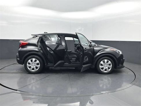 Used 2019 Toyota C-HR LE image 35