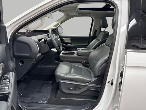 Used 2025 Ford Expedition Max Active AWD/4WD image 9