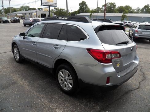 Used 2017 Subaru Outback 2.5i Premium AWD/4WD image 4