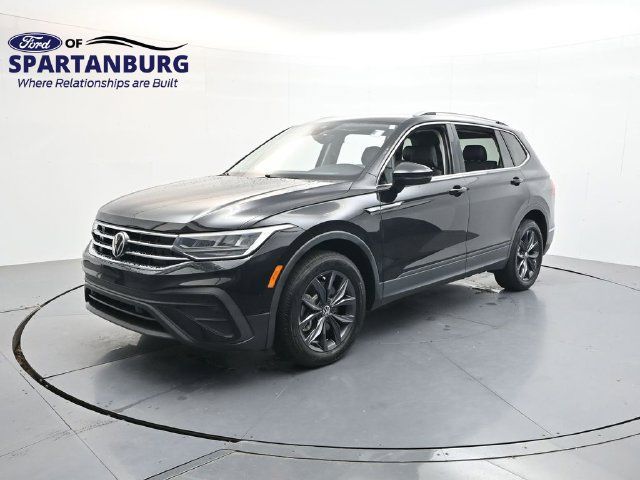 Used 2023 Volkswagen Tiguan SE FWD image 3