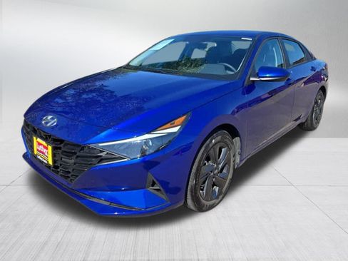 Used 2023 Hyundai Elantra SEL w/ Cargo Package FWD image 7