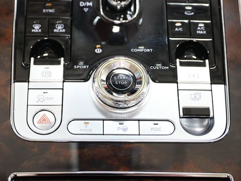 Used 2022 Bentley Flying Spur Plug-In Hybrid AWD/4WD image 54