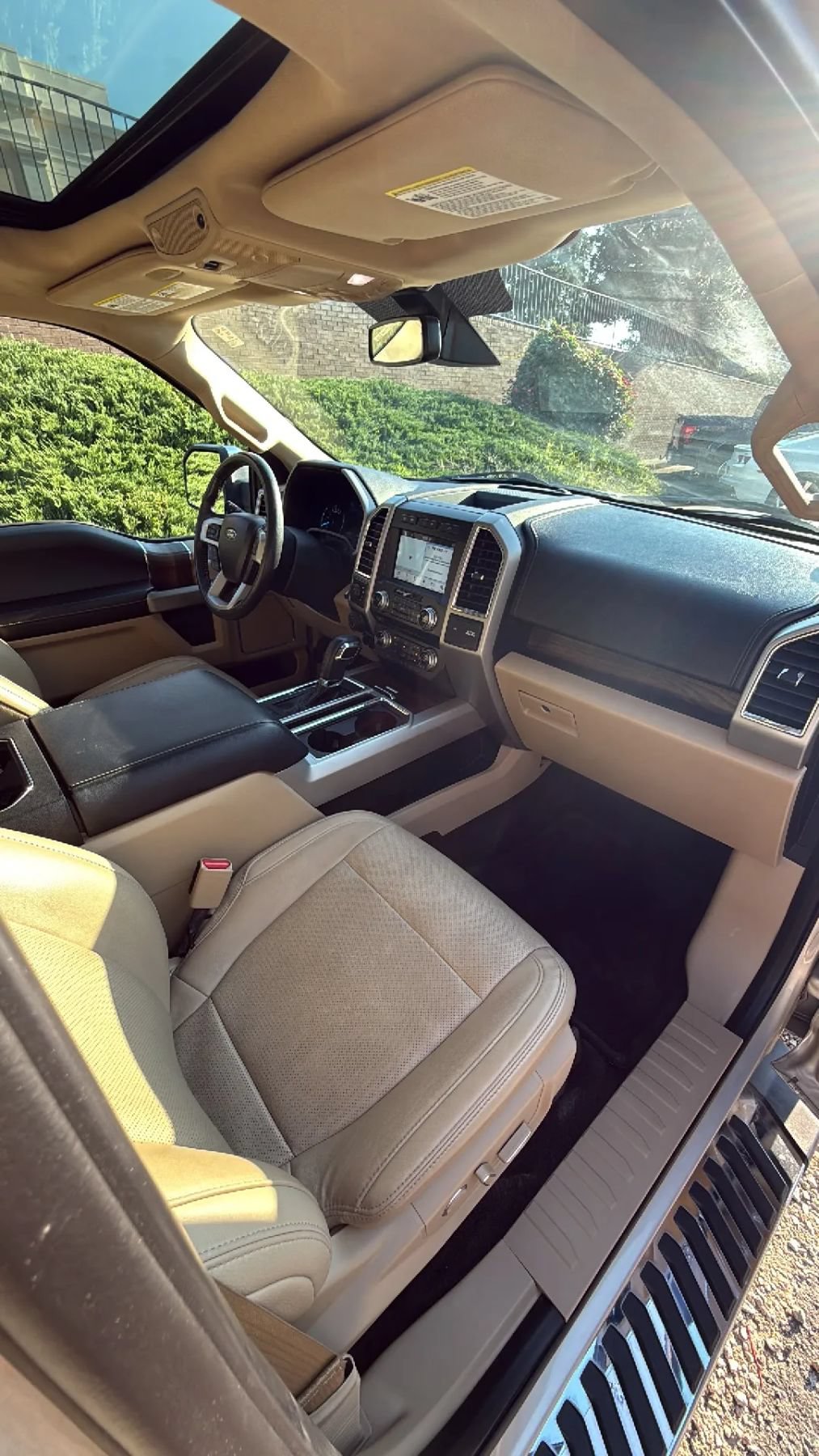Used 2017 Ford F150 Lariat w/ Equipment Group 502A Luxury AWD/4WD image 32