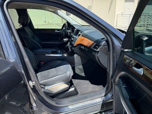Used 2013 Mercedes-Benz GL 550 4MATIC image 19