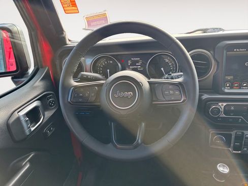 Used 2023 Jeep Wrangler Unlimited image 15