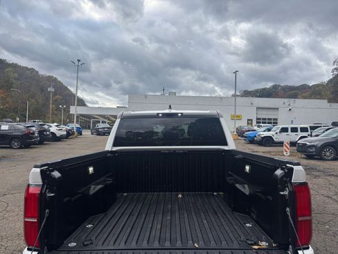 Used 2025 Toyota Tacoma TRD Off-Road image 31