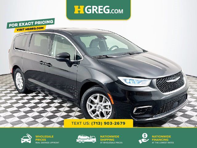 Used 2023 Chrysler Pacifica Touring FWD image 1