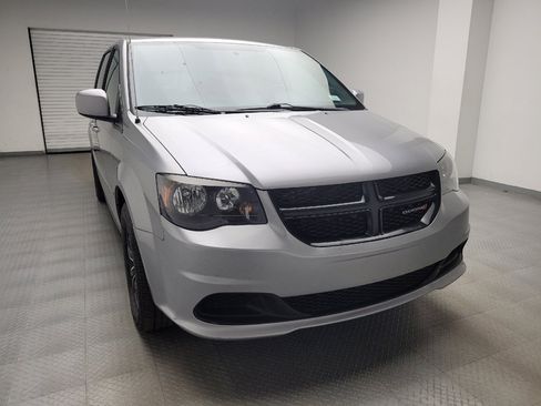 Used 2016 Dodge Grand Caravan SE FWD image 14