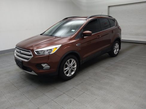 Used 2018 Ford Escape SE w/ Ford Safe & Smart Package FWD image 2