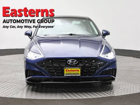 Used 2021 Hyundai Sonata Limited w/ Winter Weather Package FWD image 2