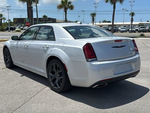 Used 2023 Chrysler 300 S RWD image 4