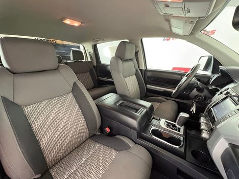 Used 2018 Toyota Tundra SR5 w/ TRD Off Road Package AWD/4WD image 31