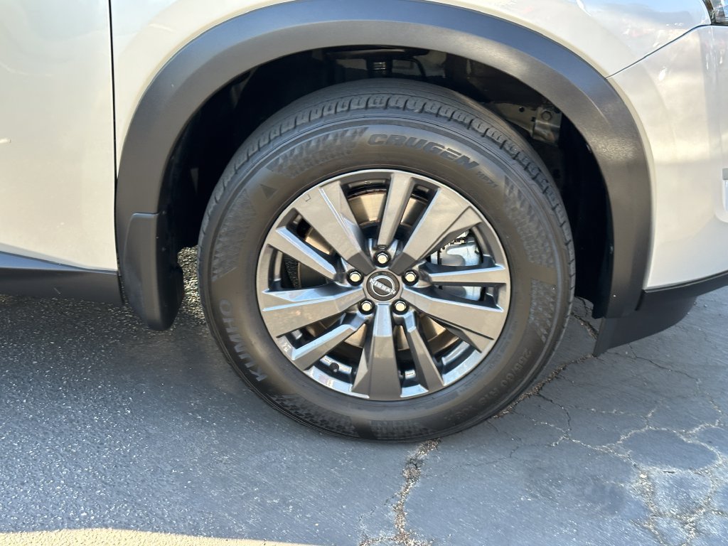 Used 2022 Nissan Pathfinder SV FWD image 14