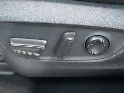 Used 2021 Toyota Highlander Limited image 15