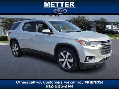 Used 2020 Chevrolet Traverse LT w/ LT Premium Package AWD/4WD image 1