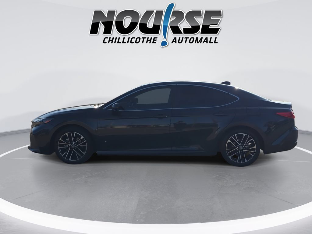 Used 2025 Toyota Camry XLE FWD image 5