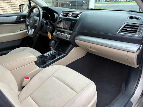 Used 2017 Subaru Legacy 2.5i Premium w/ Moonroof Package AWD/4WD image 18