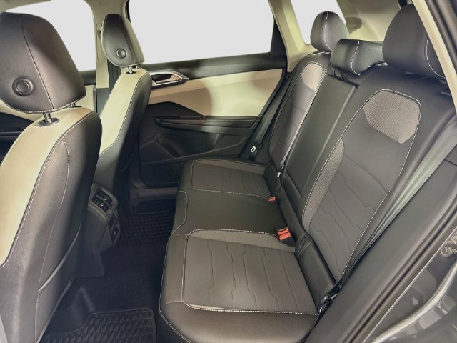 Certified 2025 Volkswagen Taos SE AWD/4WD image 25