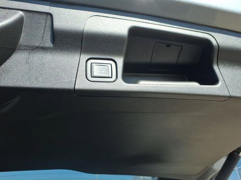 Used 2022 GMC Acadia SLT w/ Elevation Edition image 8