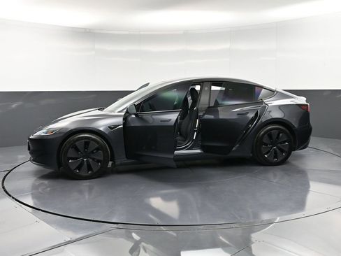 Used 2024 Tesla Model 3 Standard Range image 36