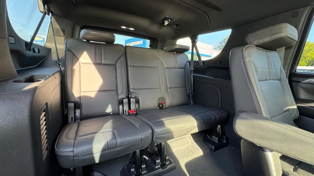 Used 2024 Chevrolet Suburban RST w/ Luxury Package AWD/4WD image 10