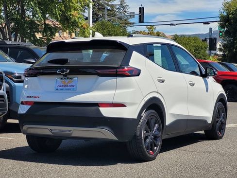 Used 2023 Chevrolet Bolt EUV LT w/ Convenience Package FWD image 6