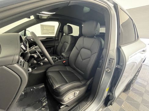 New 2026 Porsche Macan image 5