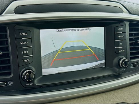 Used 2020 Kia Sorento S image 22