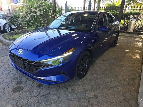 Used 2023 Hyundai Elantra SEL FWD image 2