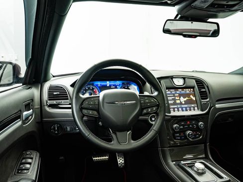 Used 2023 Chrysler 300 C RWD image 4