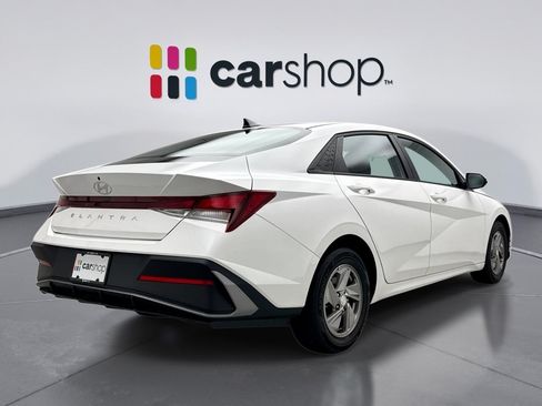 Used 2024 Hyundai Elantra SE FWD image 5