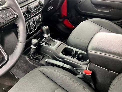 Used 2023 Jeep Gladiator Sport AWD/4WD image 15