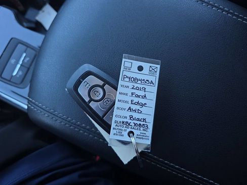 Used 2019 Ford Edge Titanium w/ Equipment Group 301A AWD/4WD image 38
