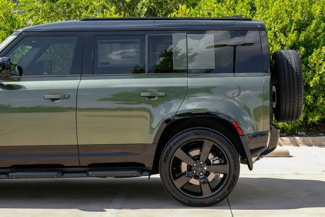 New 2026 Land Rover Defender 110 X-Dynamic SE AWD/4WD image 16