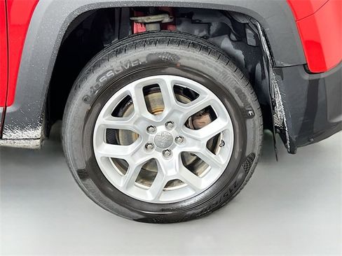 Used 2017 Jeep Renegade Latitude image 34