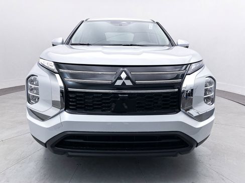 New 2025 Mitsubishi Outlander ES image 2