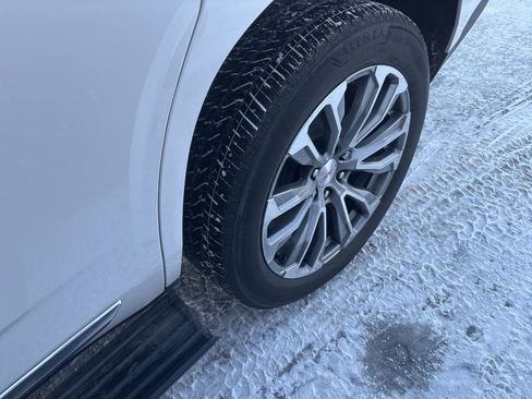 Used 2022 GMC Yukon Denali w/ Denali Premium Package image 7