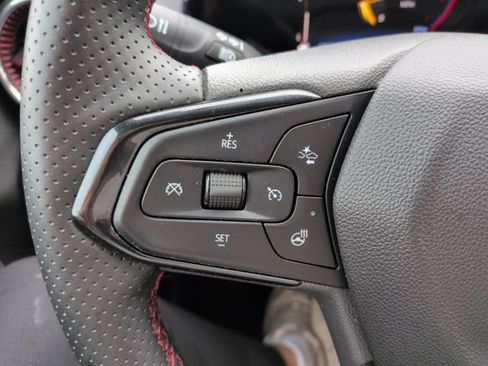 Used 2025 Chevrolet Trax RS w/ Driver Confidence Package FWD image 31