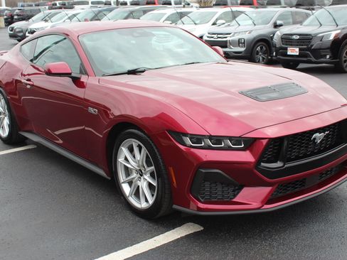 Used 2025 Ford Mustang GT Premium image 4