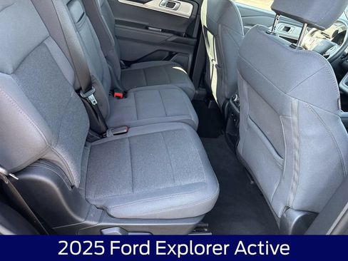 Used 2025 Ford Explorer Active AWD/4WD image 14
