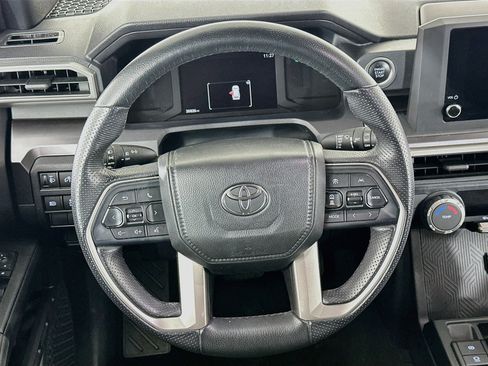 Used 2025 Toyota 4Runner SR5 AWD/4WD image 18