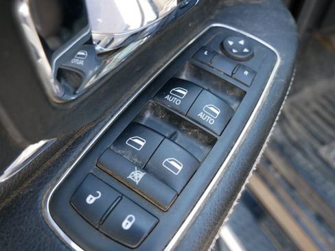 Used 2018 RAM 1500 Laramie w/ Convenience Group AWD/4WD image 19