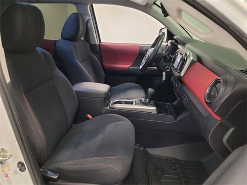 Used 2018 Toyota Tacoma SR5 image 15