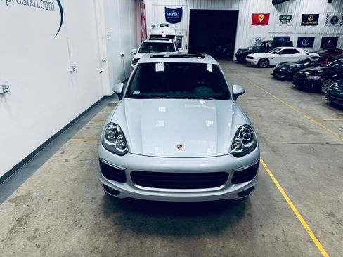 Used 2016 Porsche Cayenne S image 2